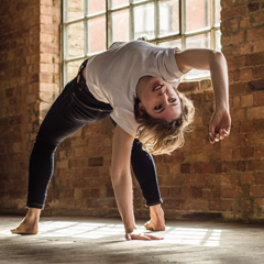 Laura - online yoga instructor